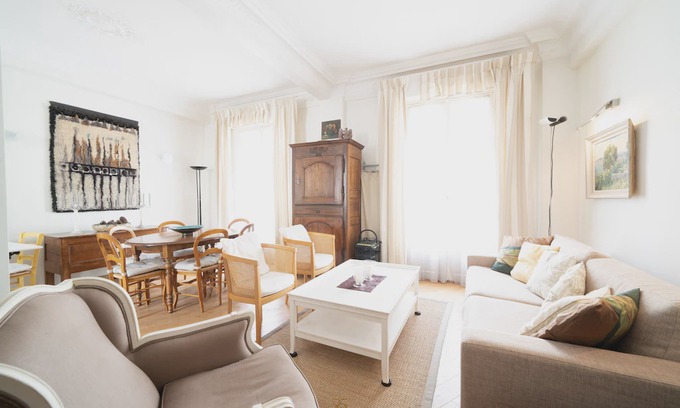 Thiers Apartment | Rossini 1 - a spacious one bedroom apartment in central Nice