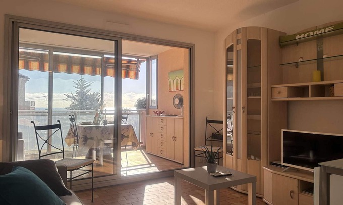 Golfe Juan Apartment | Studio Cozy with Garage, Loggia & Near Sandy Beach - Golfe Juan