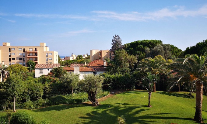 Golfe Juan Apartment | Very Large 2 Rooms Residence Pool WIFI Parking 600 m Beach Golfe Juan