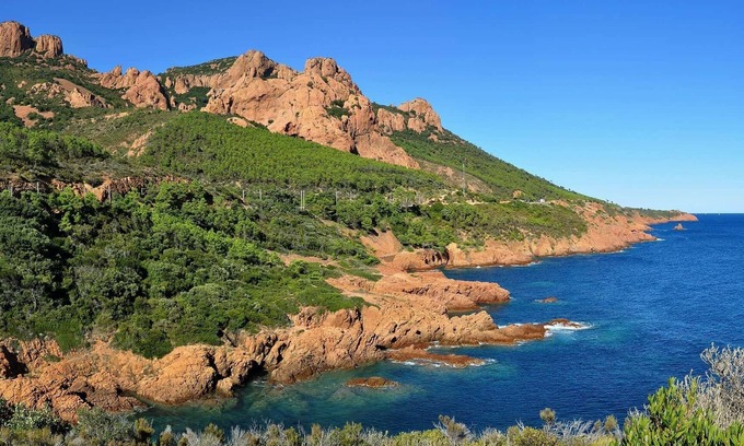 Les Adrets-de-l'Esterel Villa | Villa and garden with sea view and bay of Cannes in the quiet Esterel with swimming pool!