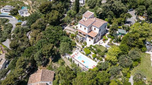 Gairaut Villa | VILLA MONTE CRISTO - Villa conviviale a Nice - Superbe vue, piscine et jeux en plein air