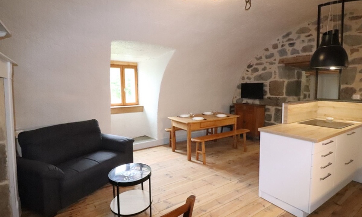Saint-Jacques-des-Blats Cottage | Gite Saint-Jacques-des-Blats, 2 bedrooms, 4 persons