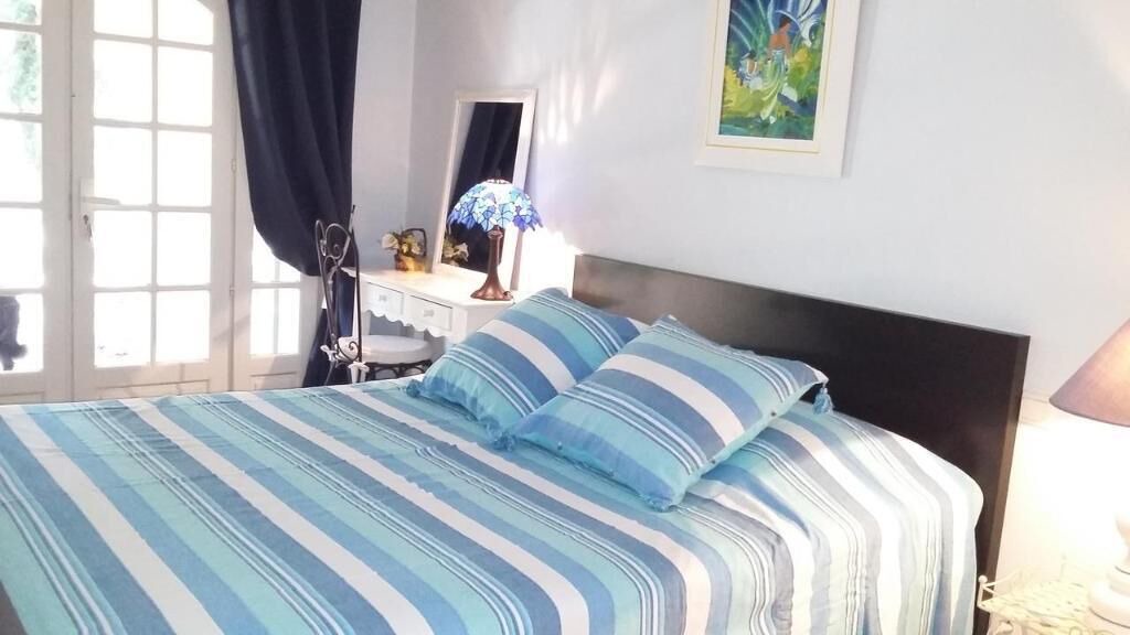Mimet Bed & Breakfast | Domaine Le Laou Chambres d'hôtes