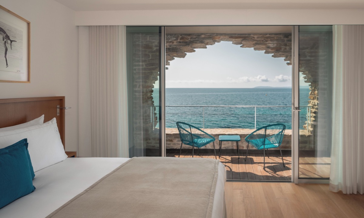 Le Lavandou Hotel | Hôtel Les Roches – Relais & Châteaux