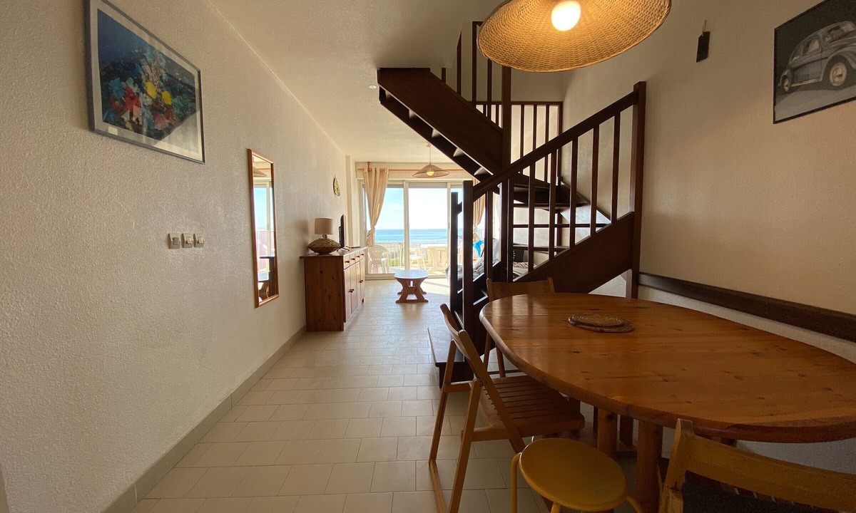 Carnon-Plage Apartment | Beachfront Duplex F3, 6 Sleeps, WiFi, Parking, Pets Allowed – 15 min from Montpellier