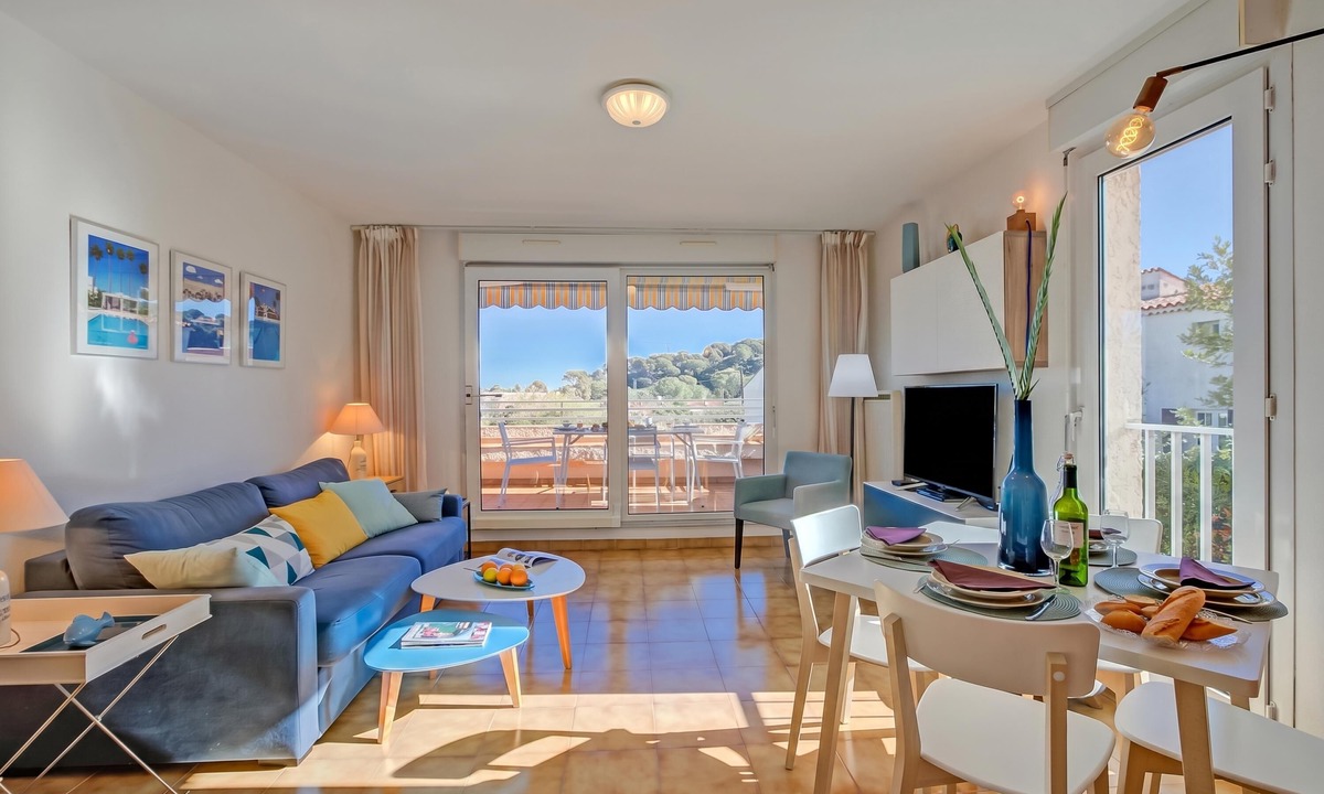 Cap-d'Antibes Apartment | Cap et Soleil with Terrace and Pool, Antibes, France