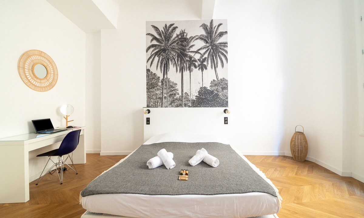 Historic Centre Apartment | Le Saint Firmin - Two Bedroom Apartment, Sleeps 4