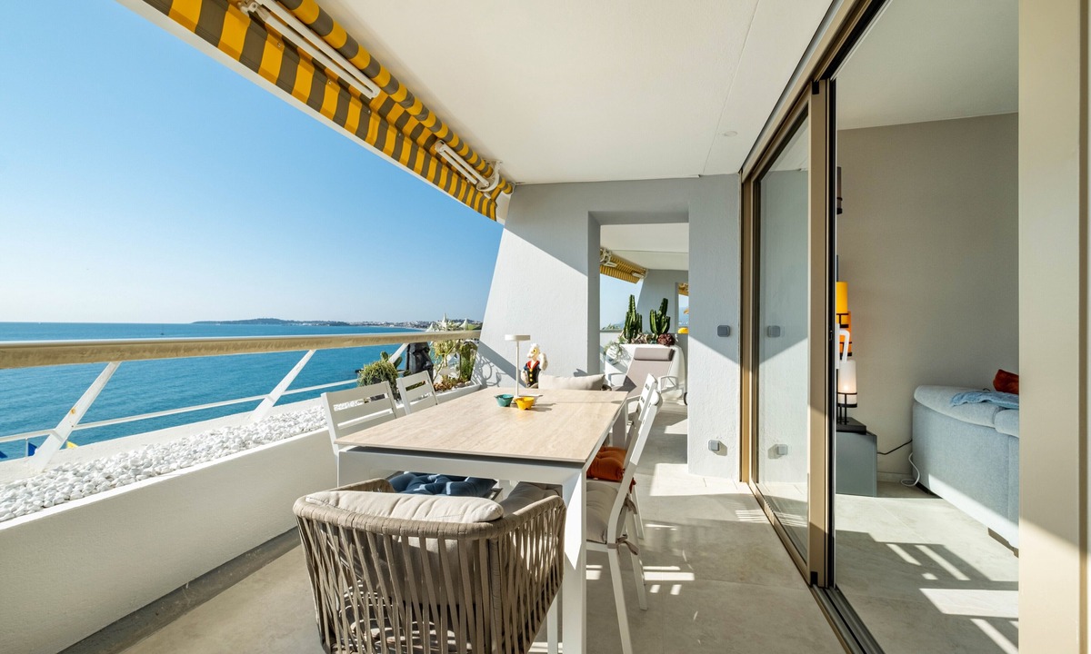 Villeneuve Loubet Beach Apartment | Apartment 'Grand Luxe Vue Mer Exclusif' with Sea View, Wi-Fi and Air Conditioning