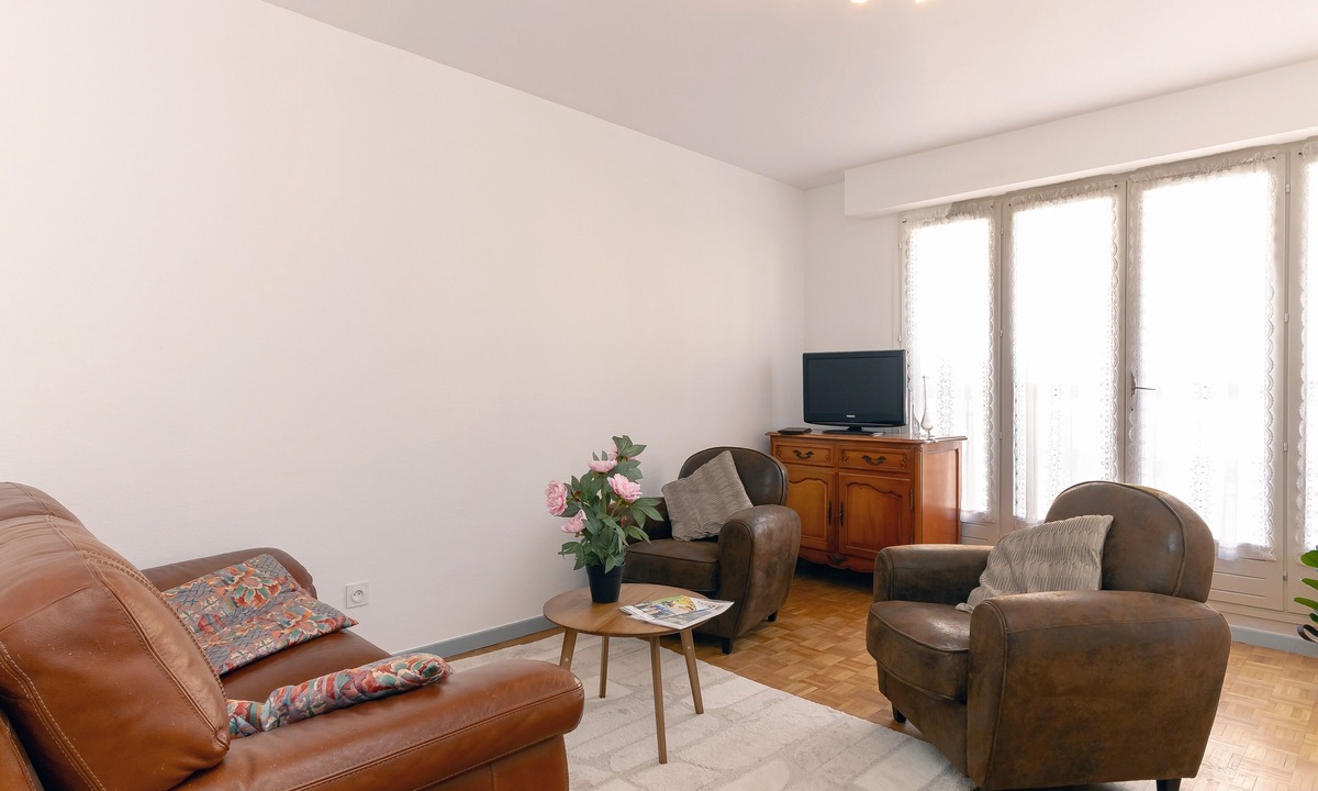 Saint-Etienne-de-Saint-Geoirs Apartment | T3 Apartment near Alpes Isère Airport with Balcony