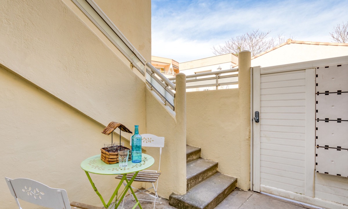 Palavas-les-Flots Apartment | Apartment 'Le Cocoon À 30m De La Plage' with Wi-Fi and Air Conditioning