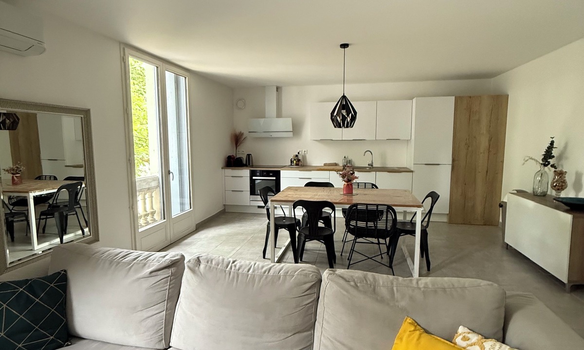 Marsillargues Apartment | Le Hugo F3 in maison de maître - Charm & conviviality close to town and beaches