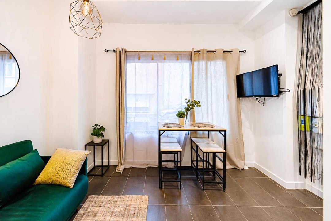 Saint Clair Apartment | Studio cosy avec mezzanine, bien équipé, Caluire