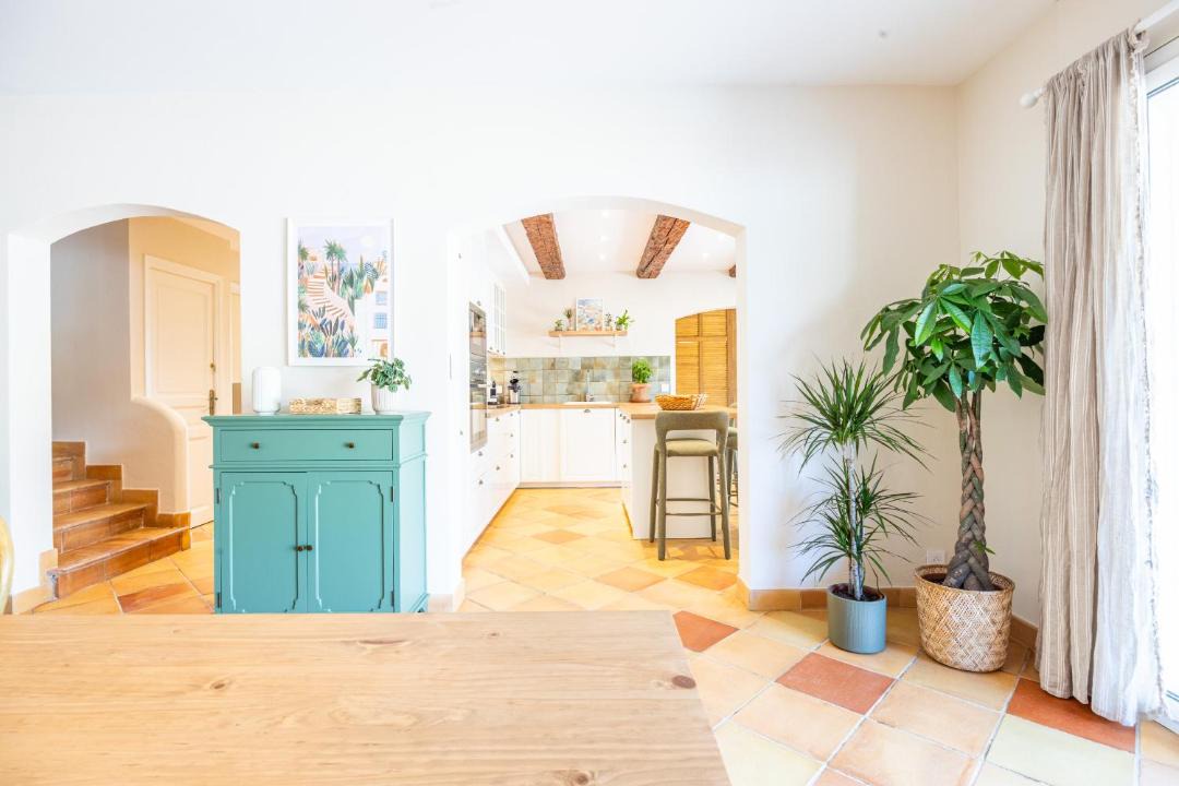 Antibes Villa | Renovated Provençal Villa with Garden - Antibes