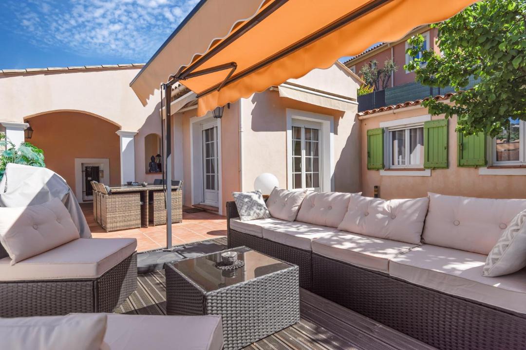 Gairaut Villa | Maison de Charme | Jardin & Swim Spa Privé