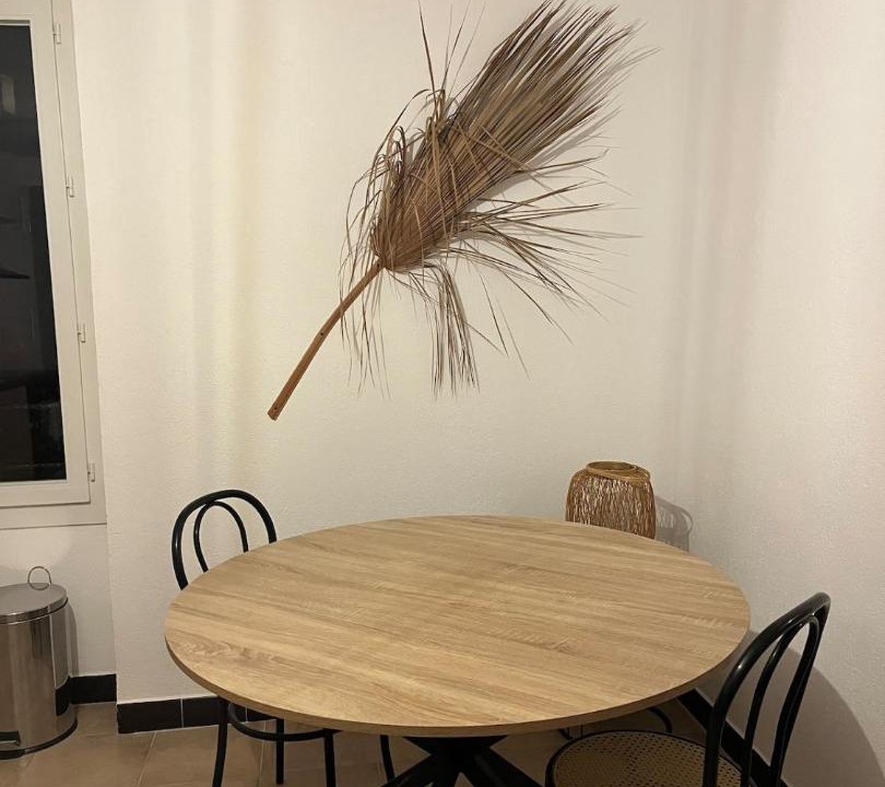 Roquemaure Apartment | Cœur de village calme Appartement cosy CLIM