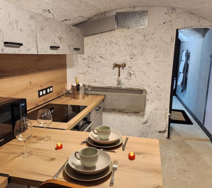 La Mure Apartment | Loveroom Romantique avec Spa et Secret Room - A proximité des Lacs - La Mure