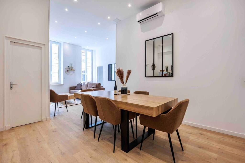 Prefecture Apartment | VIEUX PORT, FÉRREOL 6ème, appartement 8 personnes