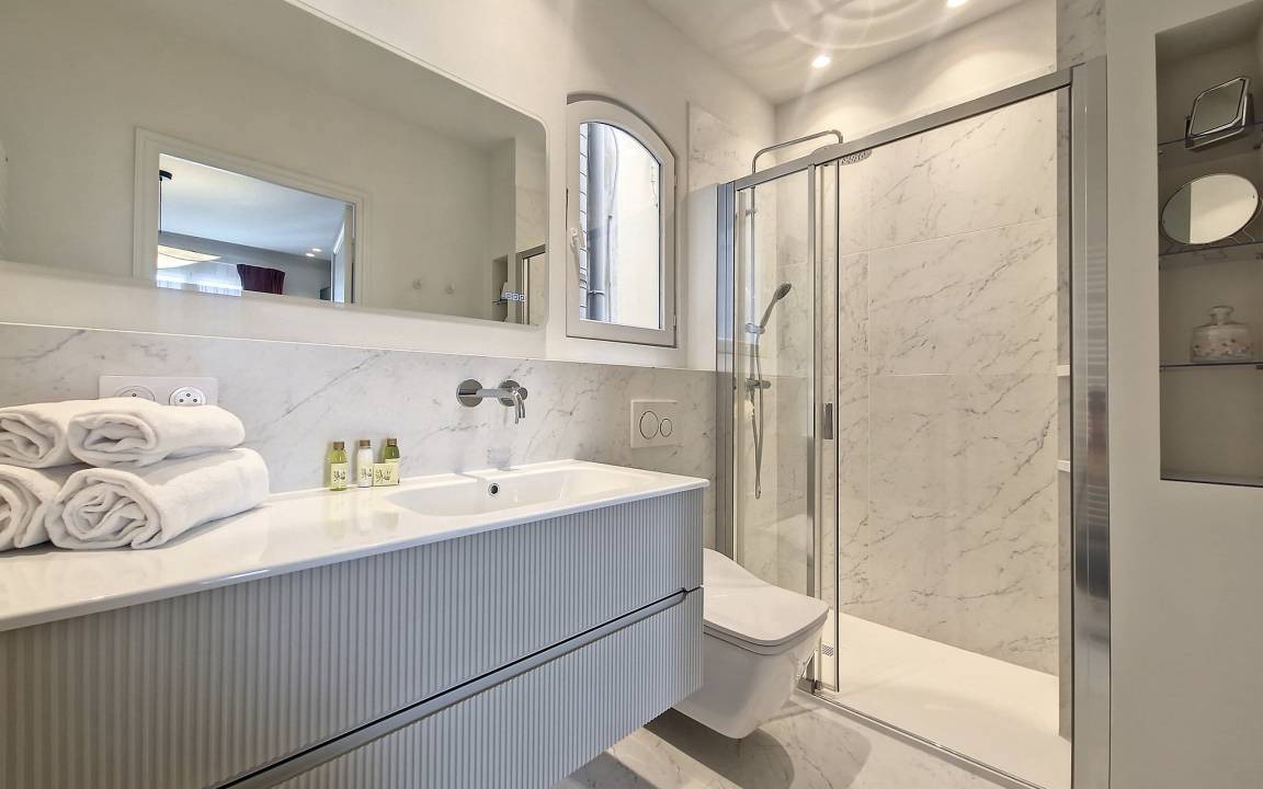 Photo of Bathroom in Carre d'Or