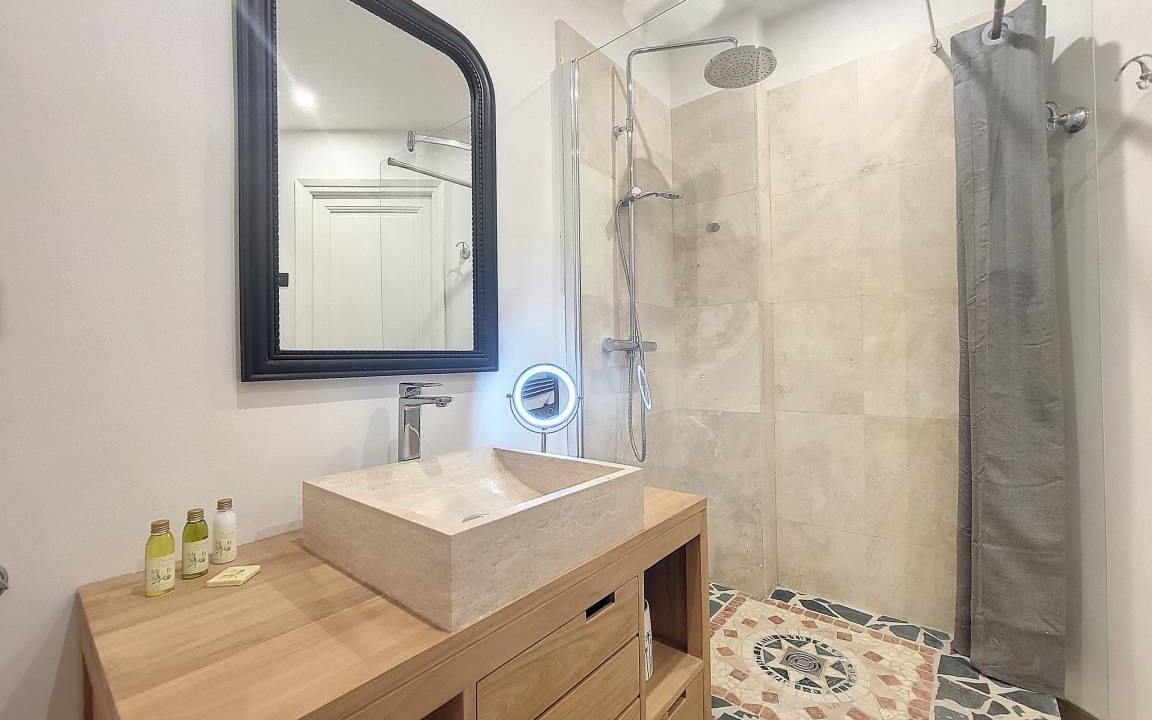Photo of Bathroom in Quartier du Port