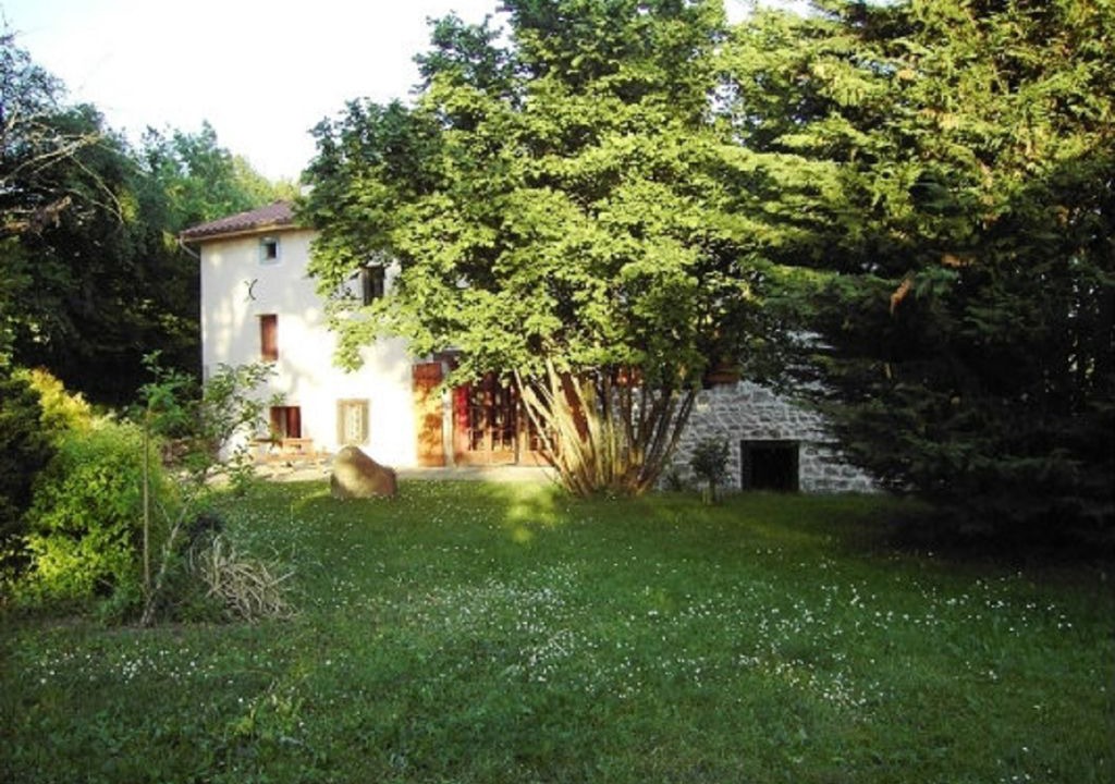 Photo of Buildings in Vertolaye
