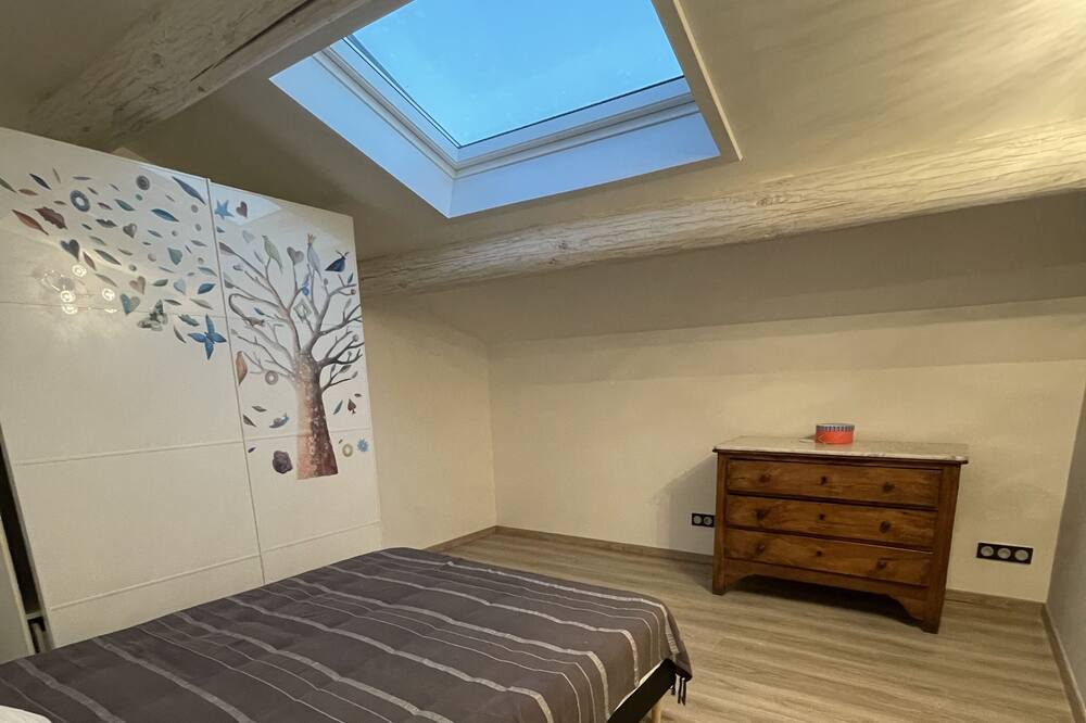 Photo of Bedroom in Lamanon