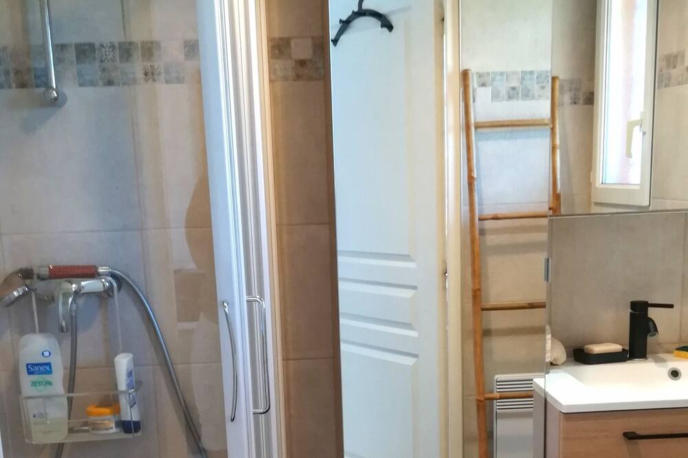Photo of Bathroom in Biot