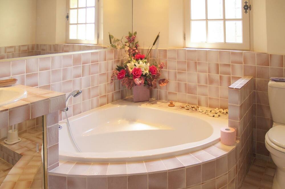 Photo of Bathroom in Speracedes