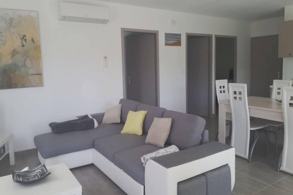 Photo of Livingroom in Saint-Paul-le-Jeune