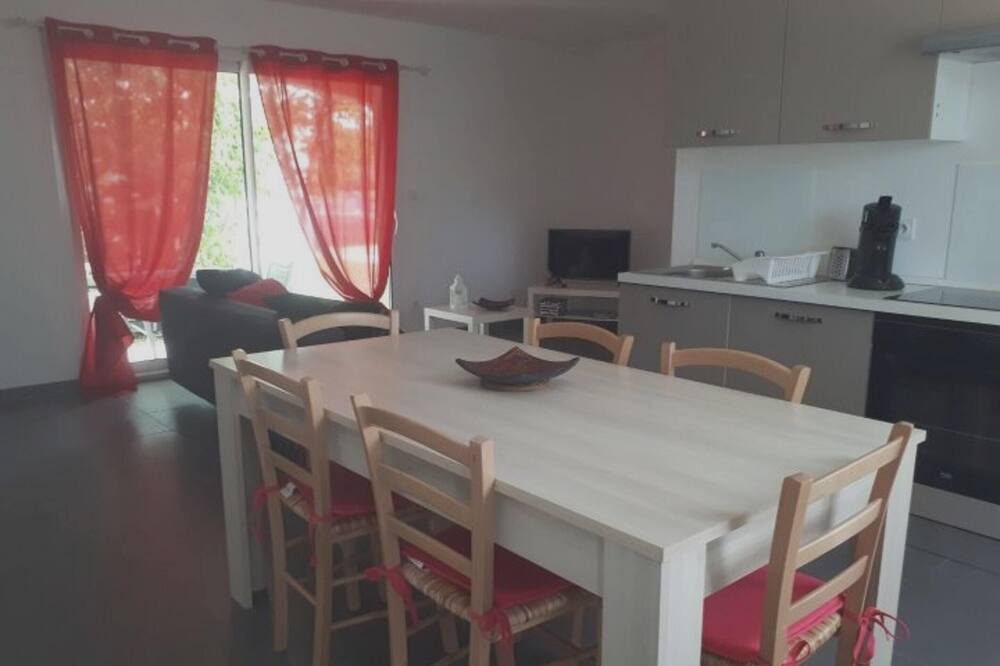Photo of Livingroom in Saint-Paul-le-Jeune