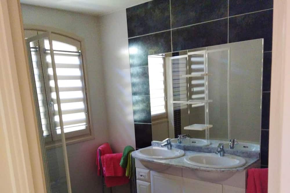 Photo of Bathroom in Nant