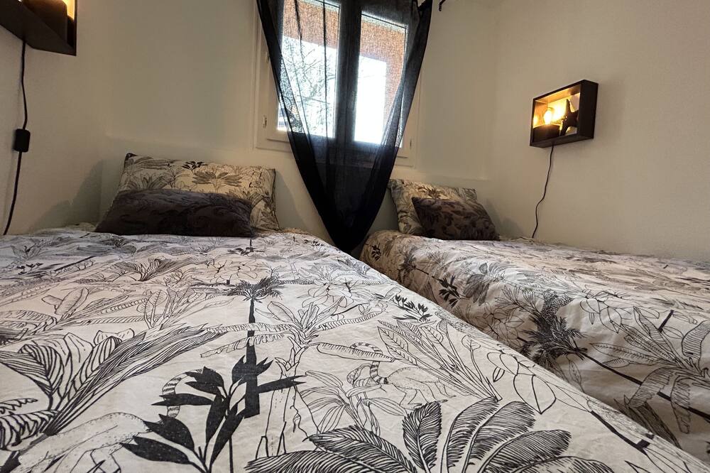 Photo of Bedroom in Saint-Marc-Jaumegarde
