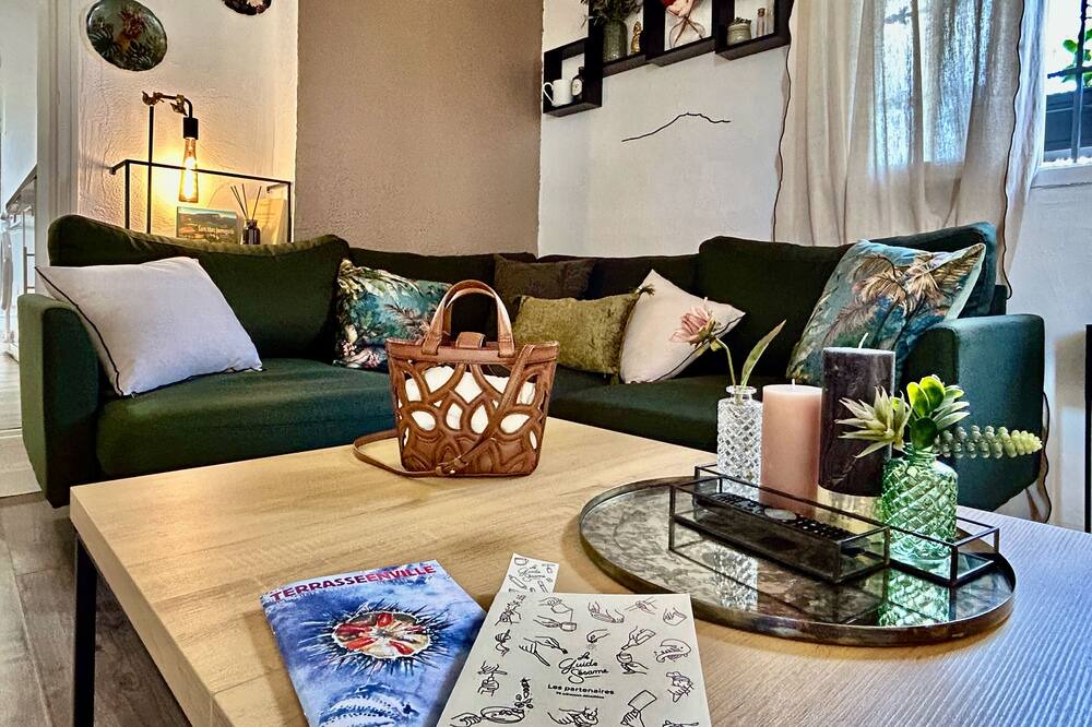Photo of Livingroom in Saint-Marc-Jaumegarde