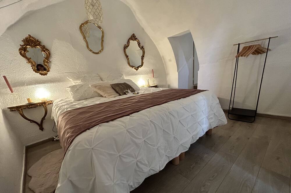 Photo of Bedroom in Saint-Marc-Jaumegarde
