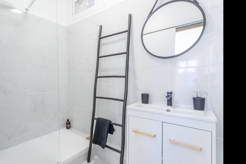 Photo of Bathroom in 4th Arrondissement