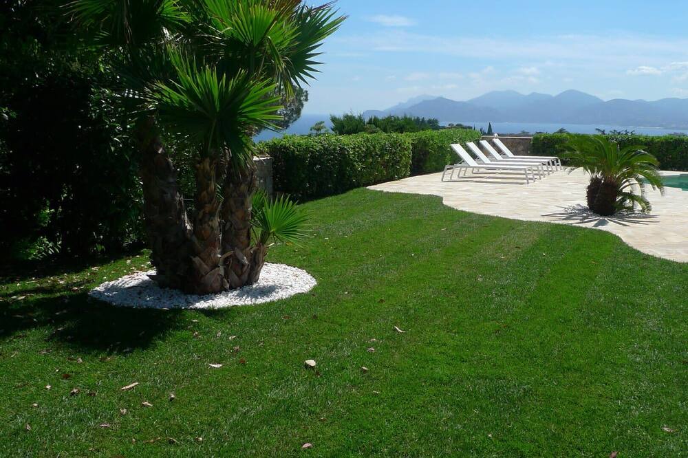 Photo of Outdoor in La Croix des Gardes