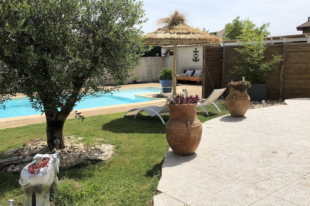 Photo of Outdoor in Jonquieres-Saint-Vincent