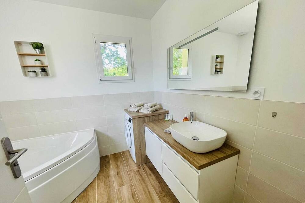 Photo of Bathroom in Uchaux