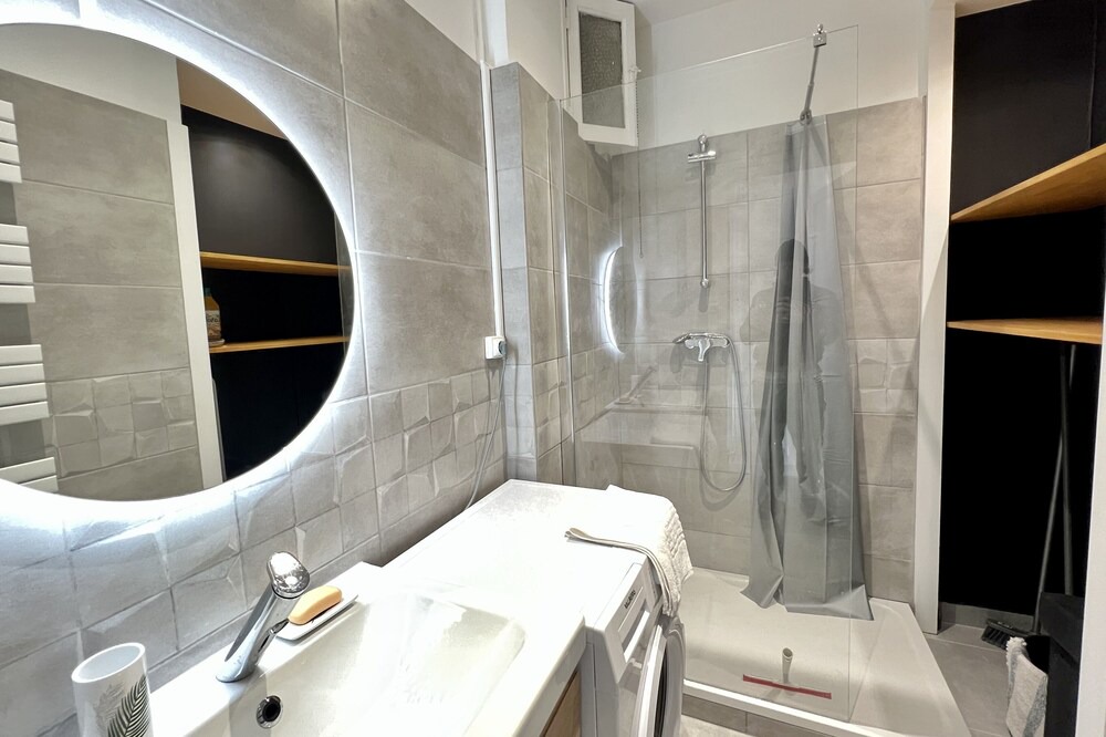Photo of Bathroom in Quartier Exposition-Bajatiere
