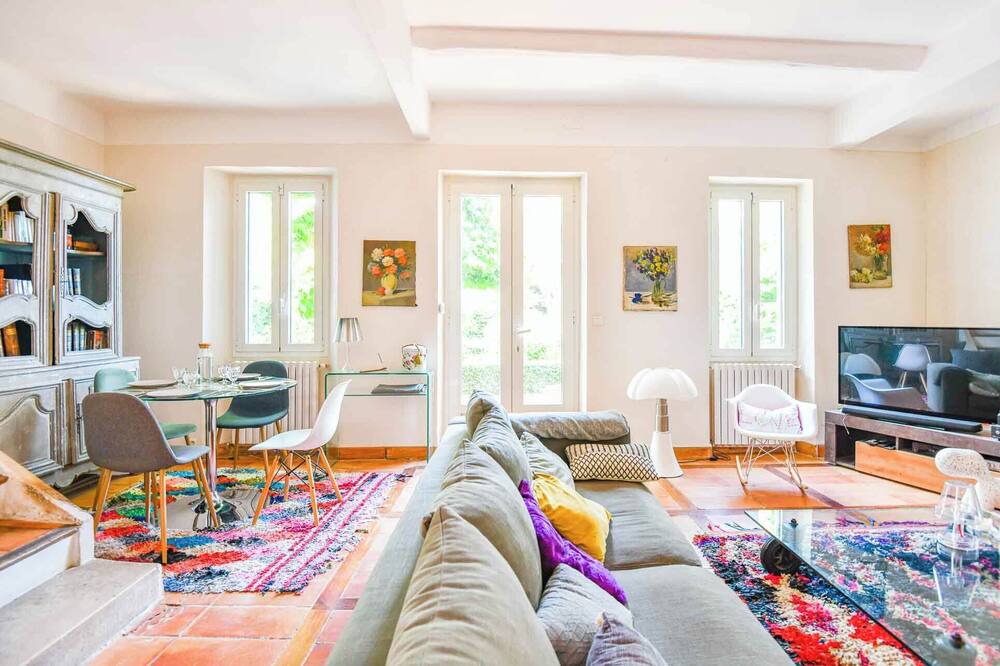 Photo of Livingroom in Roucas-Blanc