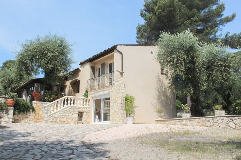 Photo of Outdoor in Les Maillans