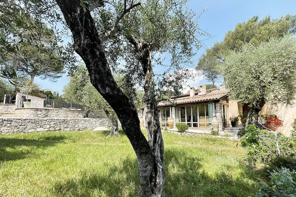 Photo of Outdoor in Les Maillans