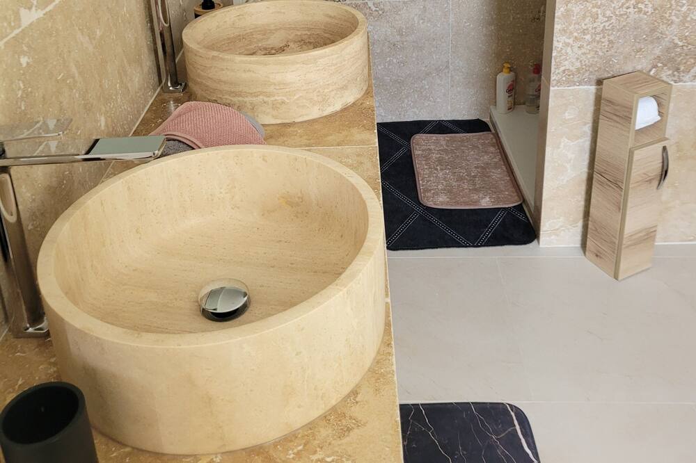 Photo of Bathroom in Chateaurenard