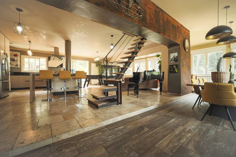 Photo of Livingroom in Aubagne