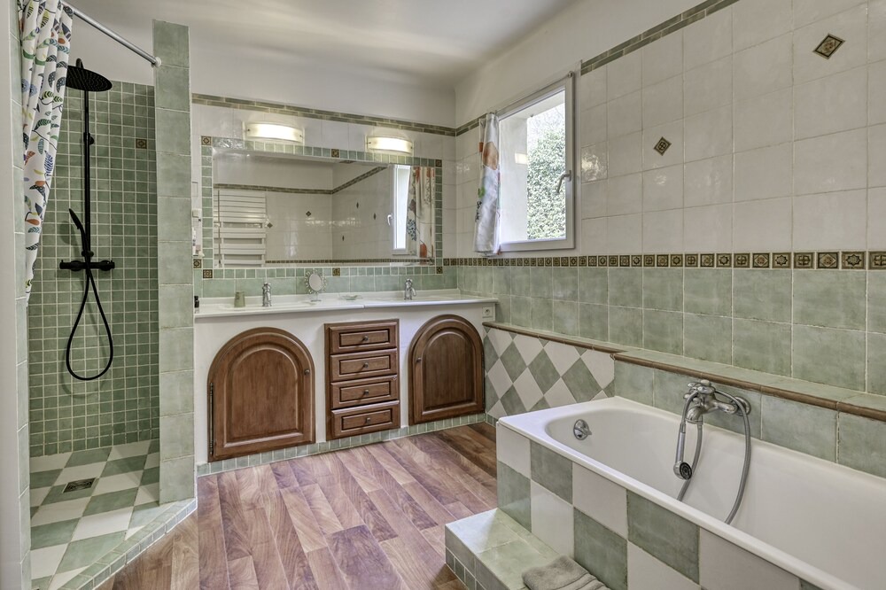 Photo of Bathroom in Cadenet