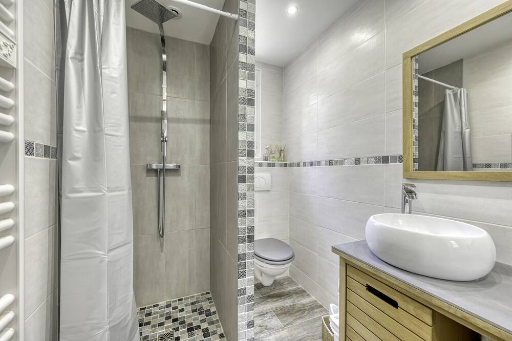 Photo of Bathroom in Cadenet