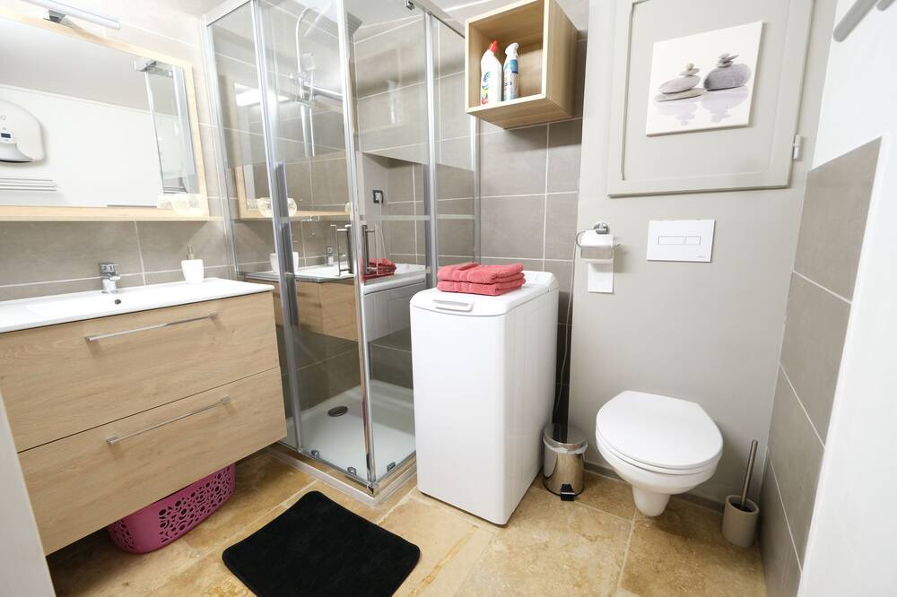 Photo of Bathroom in Aureille