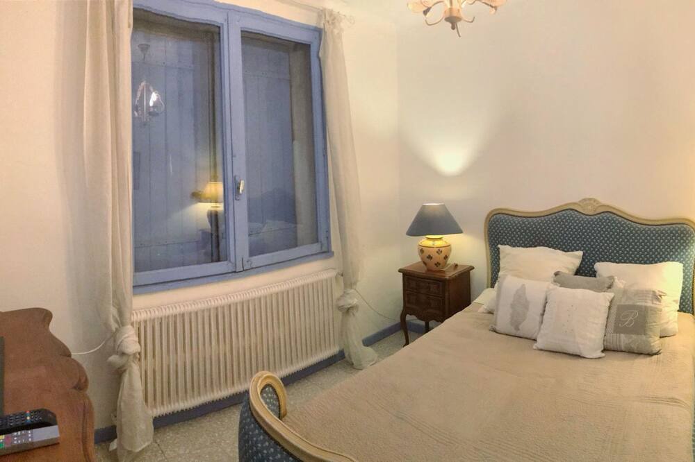 Photo of Bedroom in L'Isle-sur-la-Sorgue