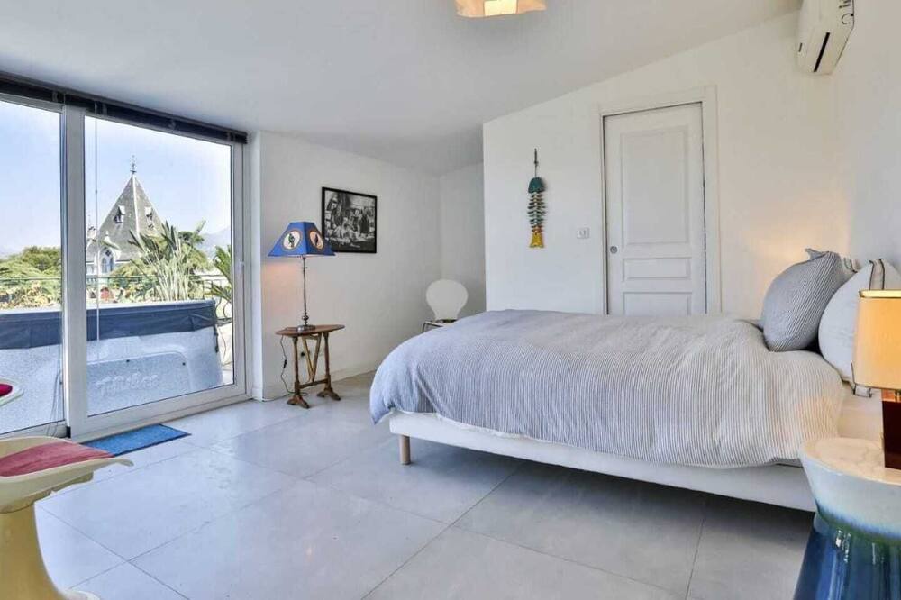 Photo of Bedroom in Mont Boron
