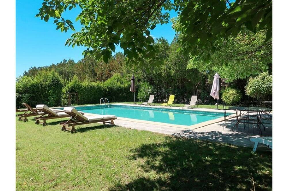 Photo of Outdoor in Maubec