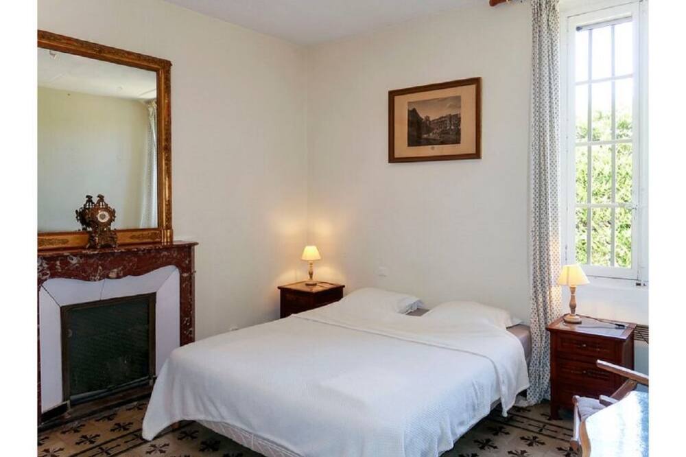 Photo of Bedroom in Maubec
